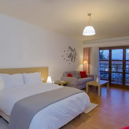 Kaminos Resort Λίμνη